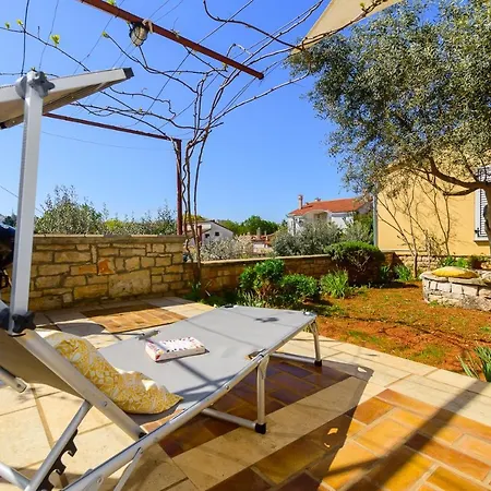 Apartment Macan, Beautiful Green Oasis Pula Exterior photo
